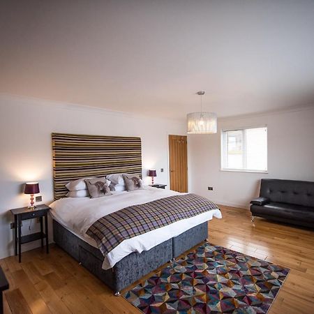 Charming 1Br Cottage With Garden, Spacious Rooms - Part Of Langley Serviced Apartments Several Properties In Wick Wick  Buitenkant foto