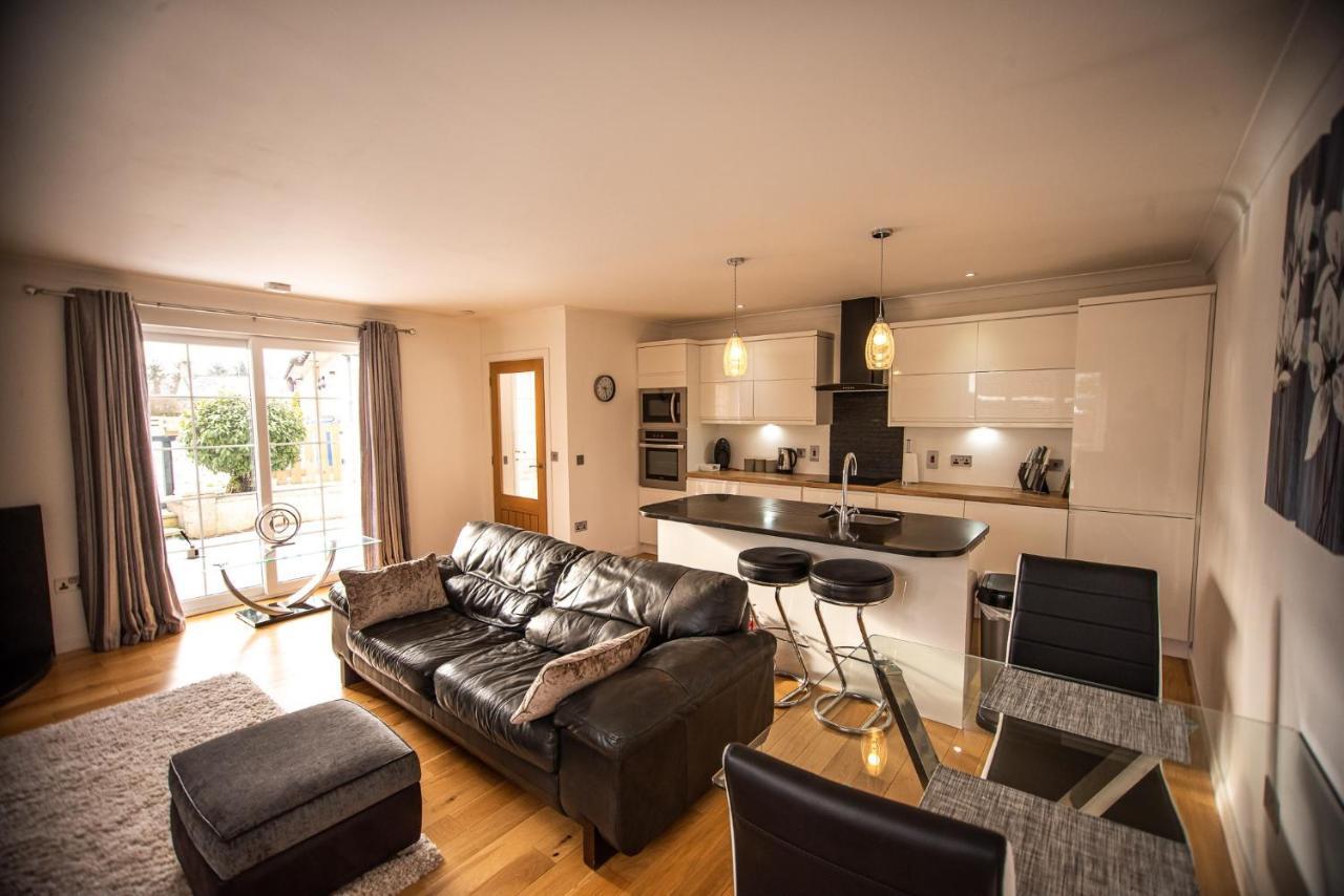 Charming 1Br Cottage With Garden, Spacious Rooms - Part Of Langley Serviced Apartments Several Properties In Wick Wick  Buitenkant foto